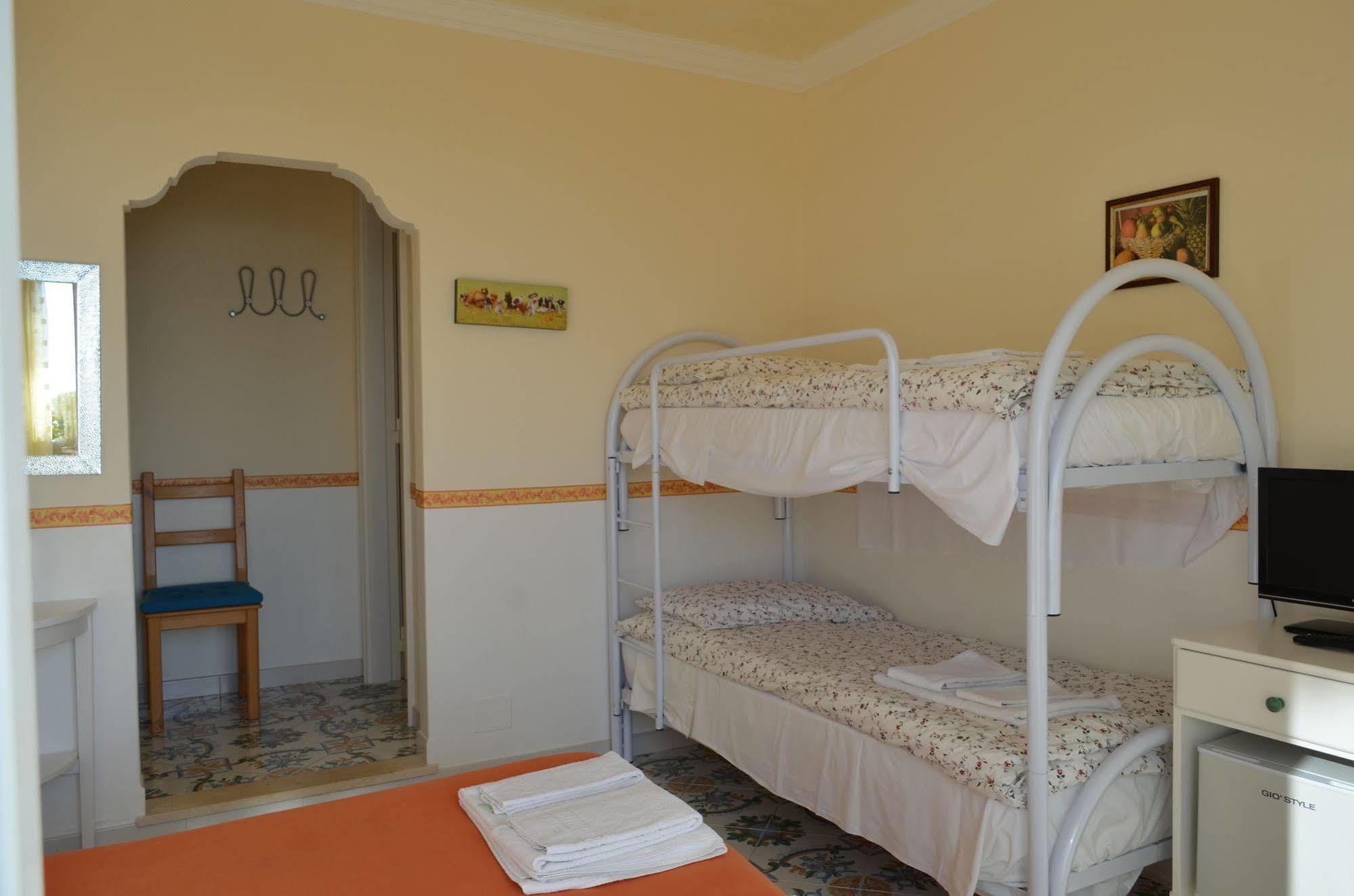 Le Ginestre Di Capri Bb & Holiday House Anacapri  Eksteriør bilde